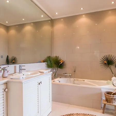 Villa Azzuro House - On The & Private Pool, By Zantewize