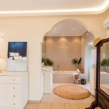 Azzuro House - On The & Private Pool, By Zantewize Vasilikí