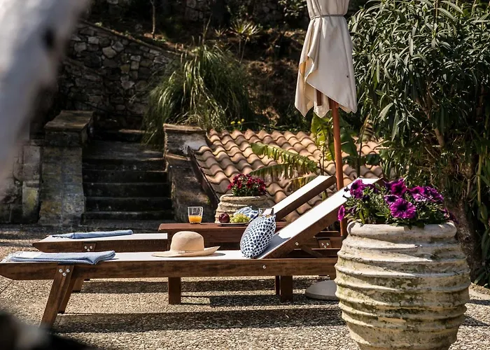 Azzuro House - On The & Private Pool, By Zantewize Vila