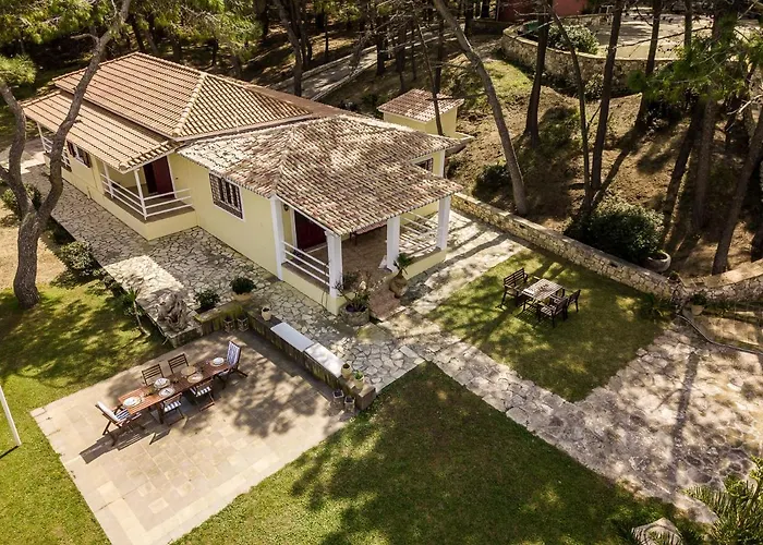 Azzuro House - On The & Private Pool, By Zantewize Vila *