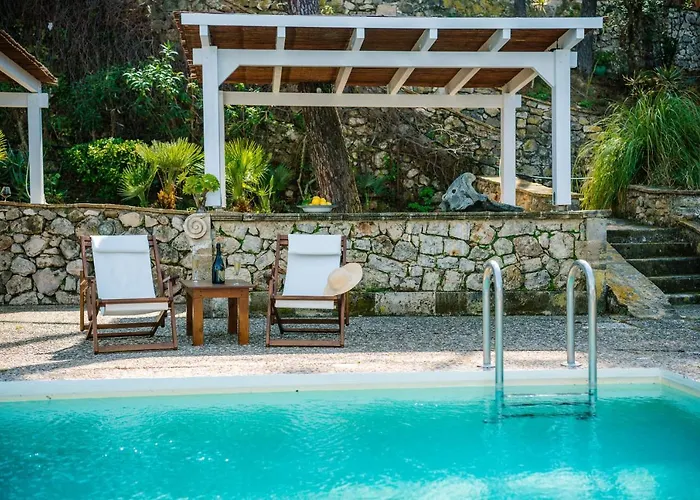 Azzuro House - On The & Private Pool, By Zantewize Vila