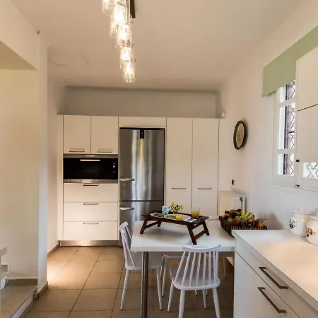 Βίλα Azzuro House - On The & Private Pool, By Zantewize *