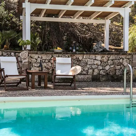 Azzuro House - On The & Private Pool, By Zantewize ヴィラ Vasilikí