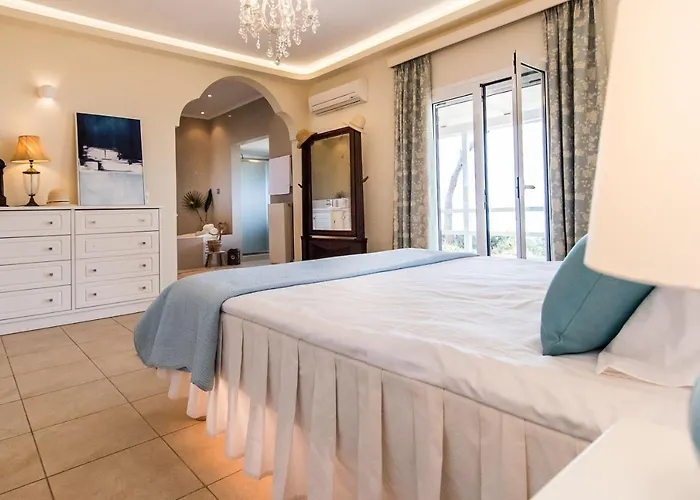 Вилла Azzuro House - On The & Private Pool, By Zantewize