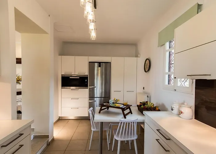 Вилла Azzuro House - On The & Private Pool, By Zantewize *