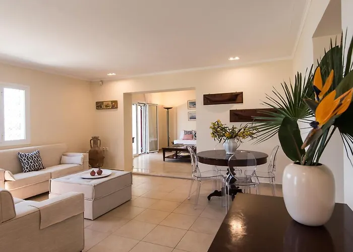 Azzuro House - On The & Private Pool, By Zantewize Вилла *