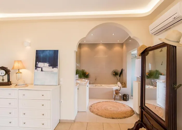 Azzuro House - On The & Private Pool, By Zantewize Василикос