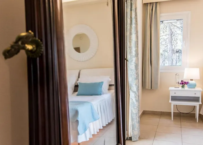 Вилла Azzuro House - On The & Private Pool, By Zantewize